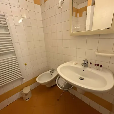 Guesthost - Arco Della Pace דירה