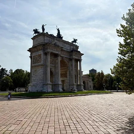 Appartement Guesthost - Arco Della Pace Milaan